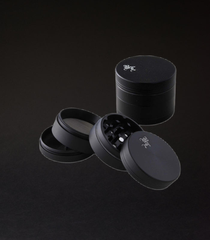 Black Leaf | Aluminium Grinder | 4-tlg. seidenmatt | Grau